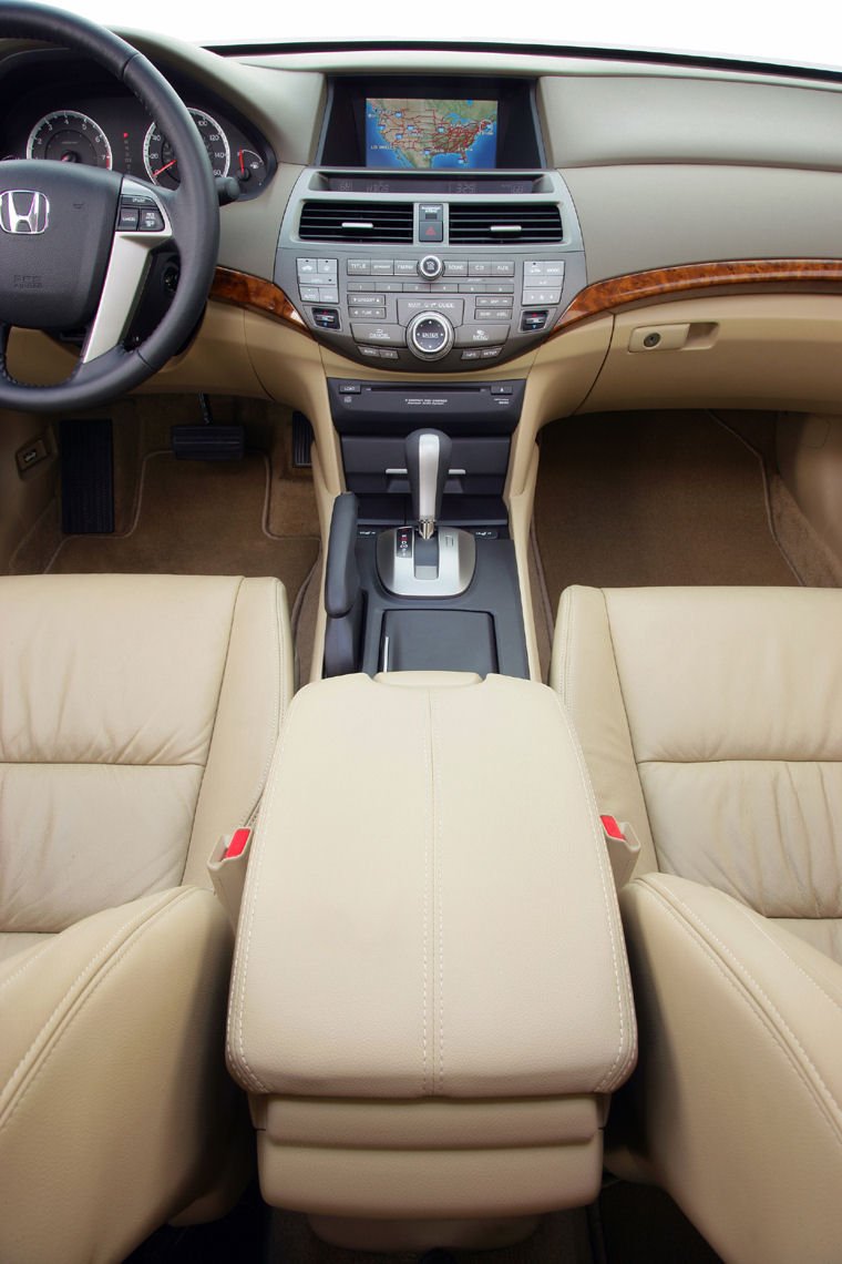 2008 Honda Accord EX-L V6 Center Console Picture